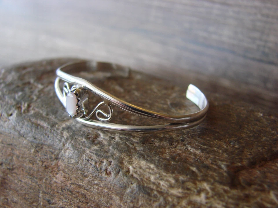 SMALL Navajo Baby Sterling Silver Pink Shell Bracelet by Lincoln - Image 3 of 4