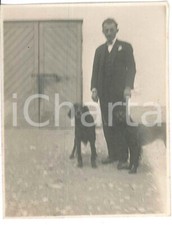 1920 ca BELGIO (?) Uomo con due bracchi tedeschi KURZHAAR - Fotografia anonima