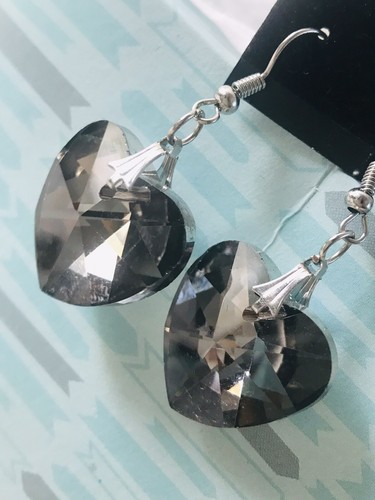 Fashion Woman Heart Rhinestone Gray Earrings - Picture 2 of 5