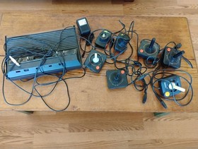 Atari 2600 Woodgrain Console, Games, Controllers