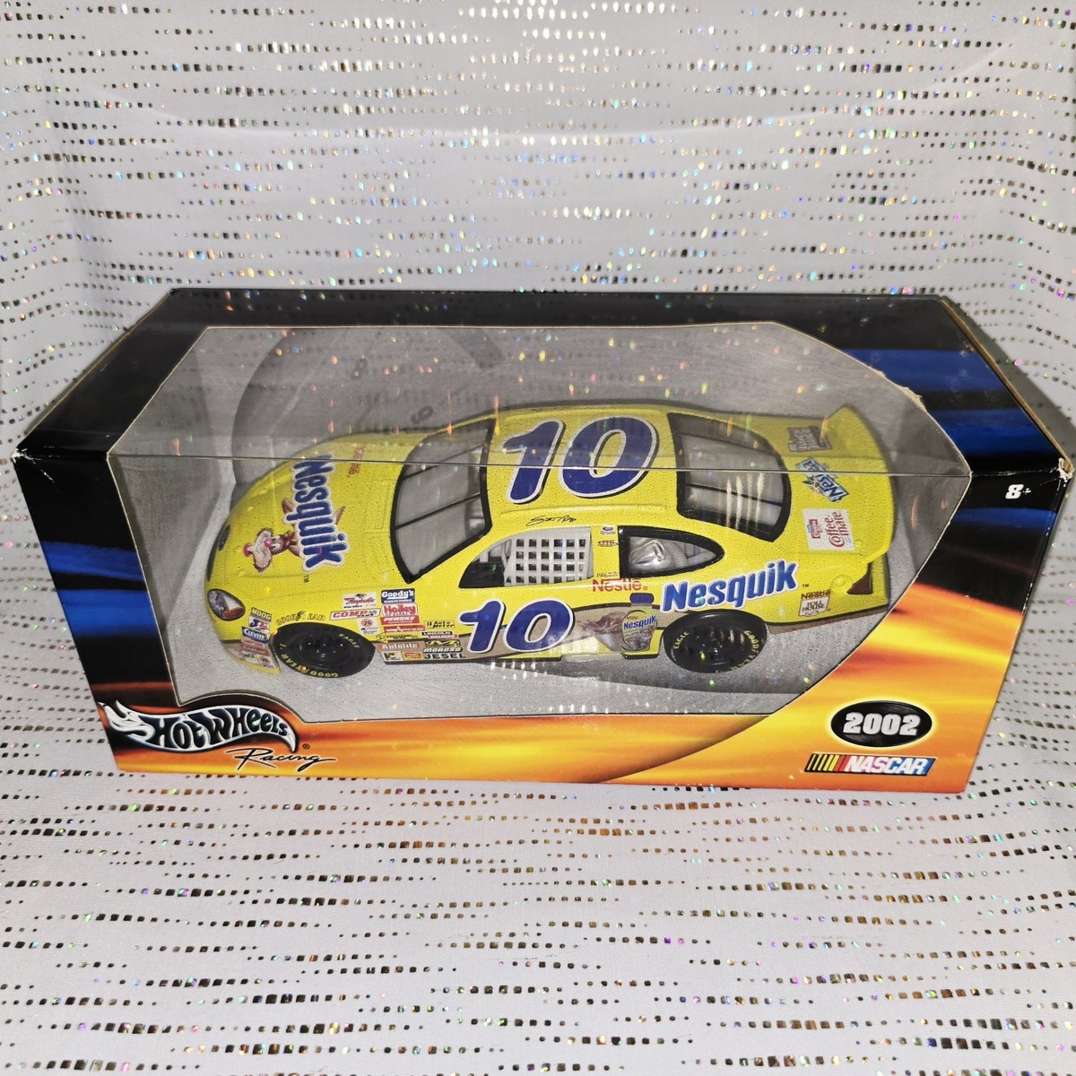 NASCAR Scott Riggs #10 Nesquik 2002 Ford Taurus 1:24 Diecast Hot