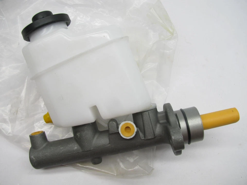 Cilindro maestro de freno Napa 390966 para Toyota Camry 2005-2006 Foto 2 de 3