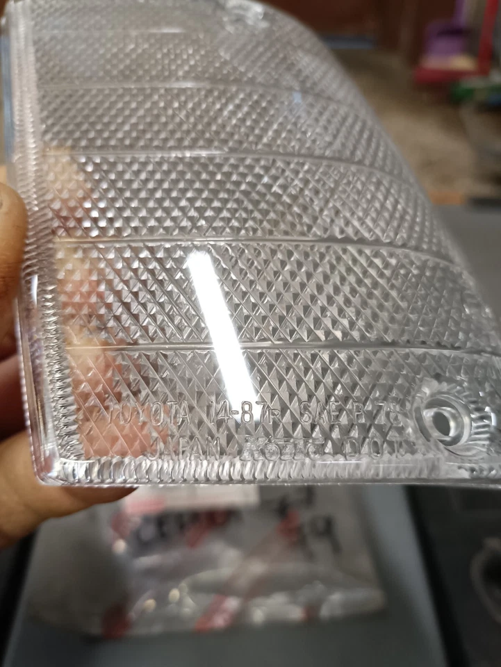 LÁMPARA DE ESTACIONAMIENTO Y LIQUIDACIÓN LENTE TOYOTA CELICA RA40 TA40 NUEVA GENUINA 81611-14111 Foto 2 de 3