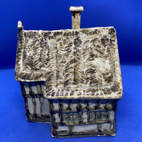 House Sculpture Pottery Signed TR Hand Crafted Warwick Tudor Middle Ages Okens - Picture 3 of 7