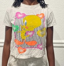 Vintage 90s Tweety Looney Tunes white T-shirt modeled size S
