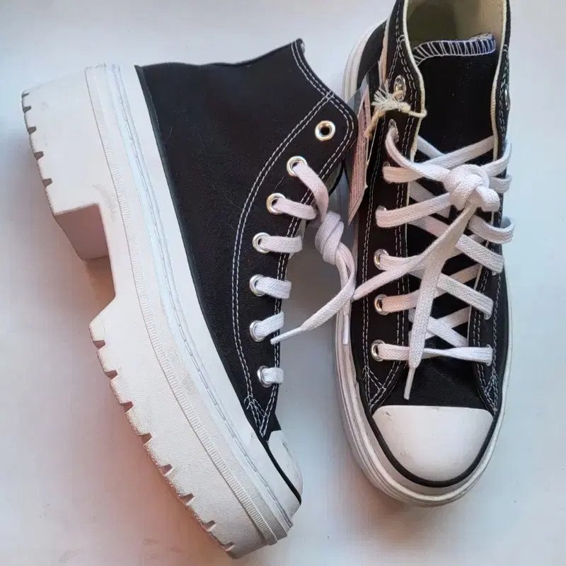 Converse Black High Top Sneakers 245
