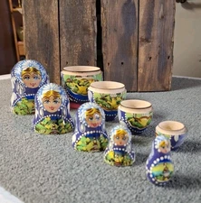 Hand Painted Russian Nesting Dolls 5 Piece Set 