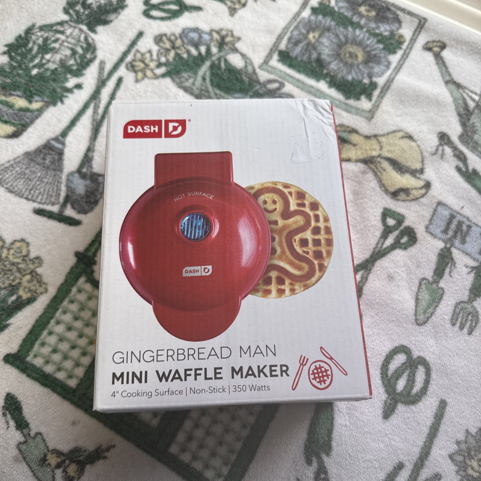 Dash Gingerbread Man Mini Waffle Maker Red 350W