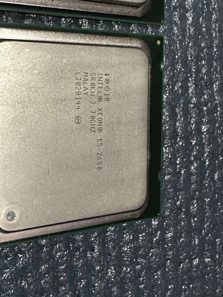 Lote de 2 CPU de servidor Intel Xeon E5-2680 SR0KH 2,70 GHz 8 núcleos 20M 130 W LGA-2011 Foto 3 de 3