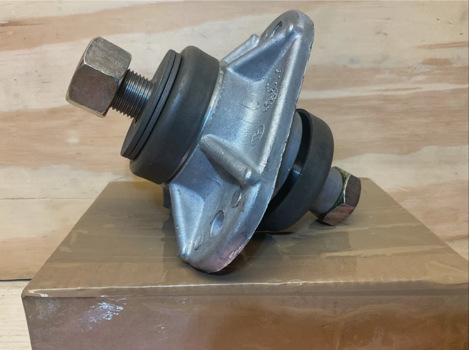 Cub Cadet New Old Stock 3000 Series Deck Spindle 719-3056 759-3484  No Bolts - Image 3 of 4