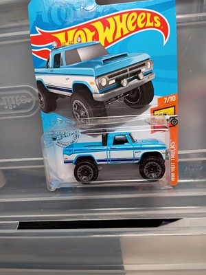 Hot Wheels HW Hot Trucks 7/10 '70 Dodge Power Wagon 152/250 Blue