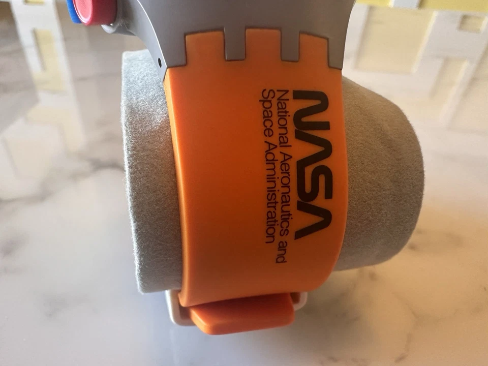 Relógio de lançamento Swatch Big Bold laranja biocerâmica NASA SB04Z401 - USADO  - Imagem 3 de 4