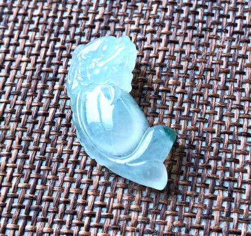 Zertifizierter Klasse A Jade Jadeit Eisflora langer Fisch Anhänger unbeschädigt durchscheinend - Bild 9 von 12