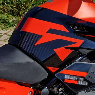 Tankpad Aus Kunstharz Für KTM Duke 390 V3 - Selbstklebend Mit 3D-Effekt, Kratzschutz