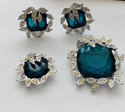 Sarah Coventry Jewelry Set ￼Green Holiday Brooch Pendant Earrings