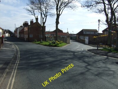 Photo 6x4 Tour de Yorkshire 2015 route Bridlington Through the village to c2015