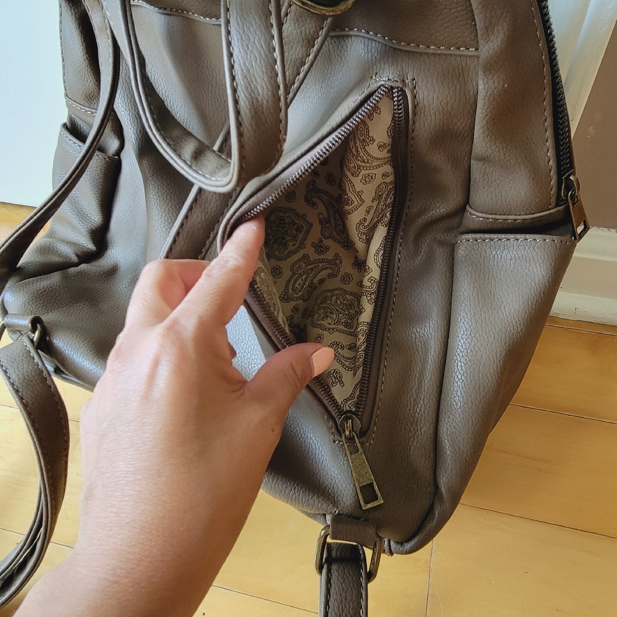 Beautiful Revive Vintage Tan Vegan Backpack Magnetic  display picture 1
