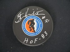 STAN MIKITA SIGNED HOCKEY HALL OF FAME PUCK INSCRIBED 