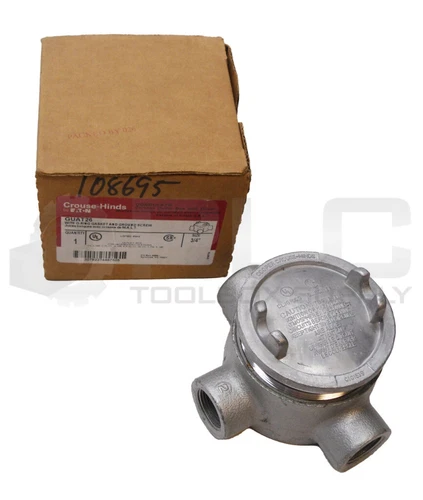 NEW COOPER CROUSE HINDS GUAT26 CONDUIT OUTLET BOX W/ COVER 3/4"