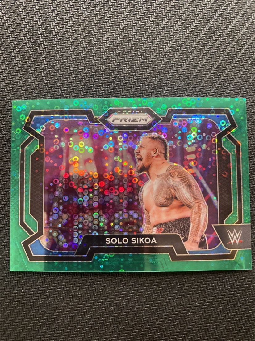 2024 Panini Prizm WWE WRESTLING UNDER CARD SOLO SIKOA GREEN PRIZM /49 disco #59
