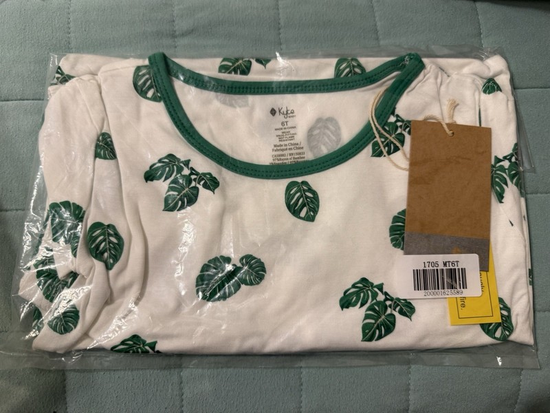 NWT Kyte Baby Monstera Print Girls -6T - 2 Piece Pajamas- Short Sleeve w/Shorts