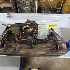 Mathews Triax RH 60lb 28in Draw Black Carbon Bow Complete Hunting Package