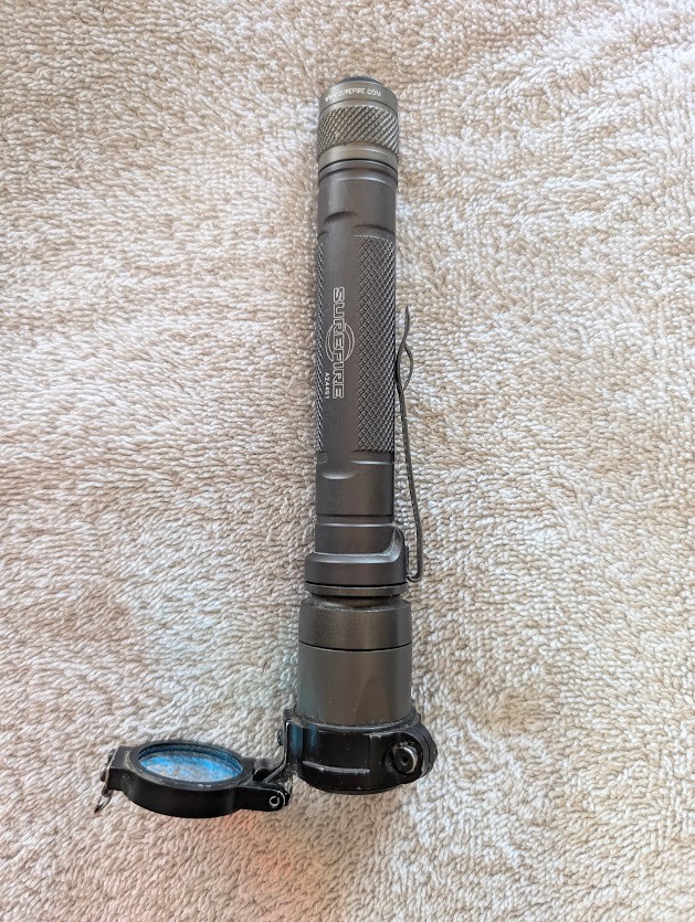 Surefire E2L AA Outdoorsman 2 Output Flashlight uses 2AA Batteries