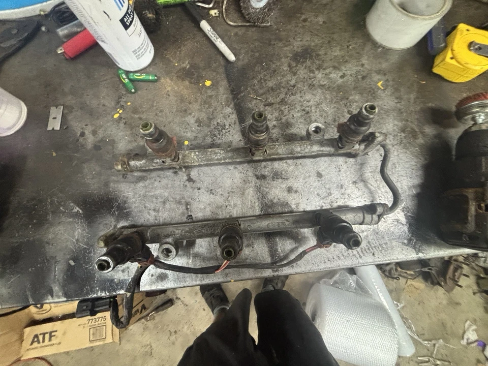 Inyectores de stock Mitsubishi 3000GT Dodge Stealth no turbo SOHC Foto 2 de 3