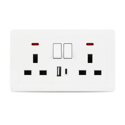 Weiße Doppelsteckdose 2 Gang 13A mit USB C 35W PD und USB A Fast Charge