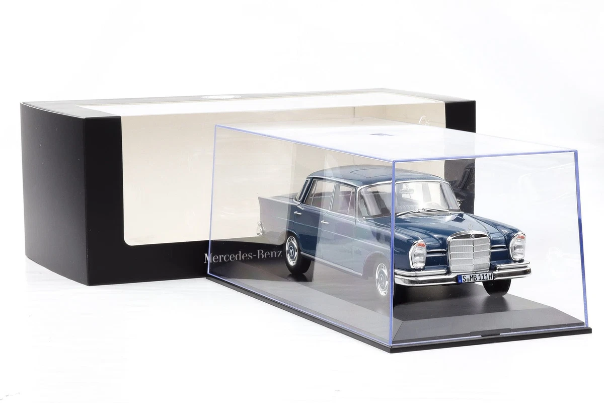 Mercedes 220 D (W115) Bleu 1968 1/18 Mcg Jeux - Jouets