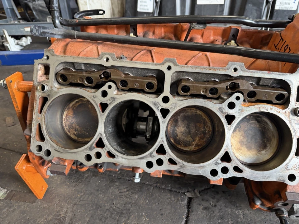 2006 Dodge Charger SRT8 6.1l Hemi Genuine OEM Bare Engine Block Standard *GOOD* - Image 4 of 4