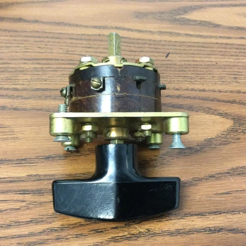 Switch  5A-240 VAC  5A.125 V.D.C. 10A.125 V.C.A. (LN59U)