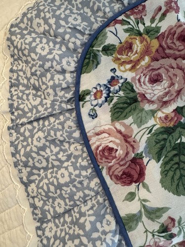 2 fundas de almohada estándar vintage Cottagecore floral con volantes ojales rosas rosas azules - Imagen 8 de 9