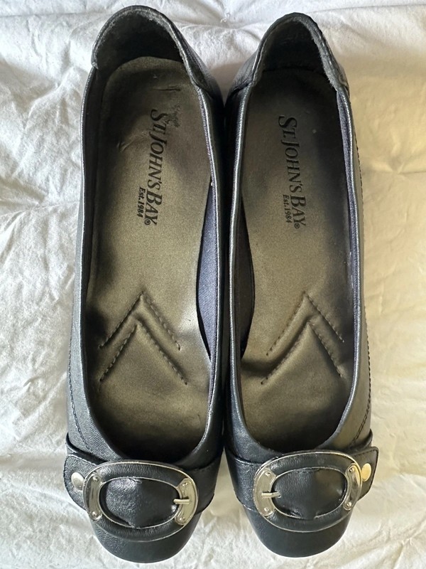 St Johns Bay Comfort Flats Black W/Silver Buckle Accent Size 8 1/2 Slightly Used