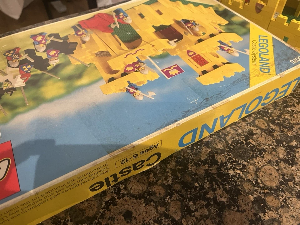 LEGO 375 Yellow Classic Castle OR 6075 - Image 4 of 4