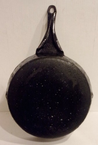 Vintage GraniteWare On Black Steel Frying Pan Skillet 10" x 2" Camping Grilling - Picture 3 of 8