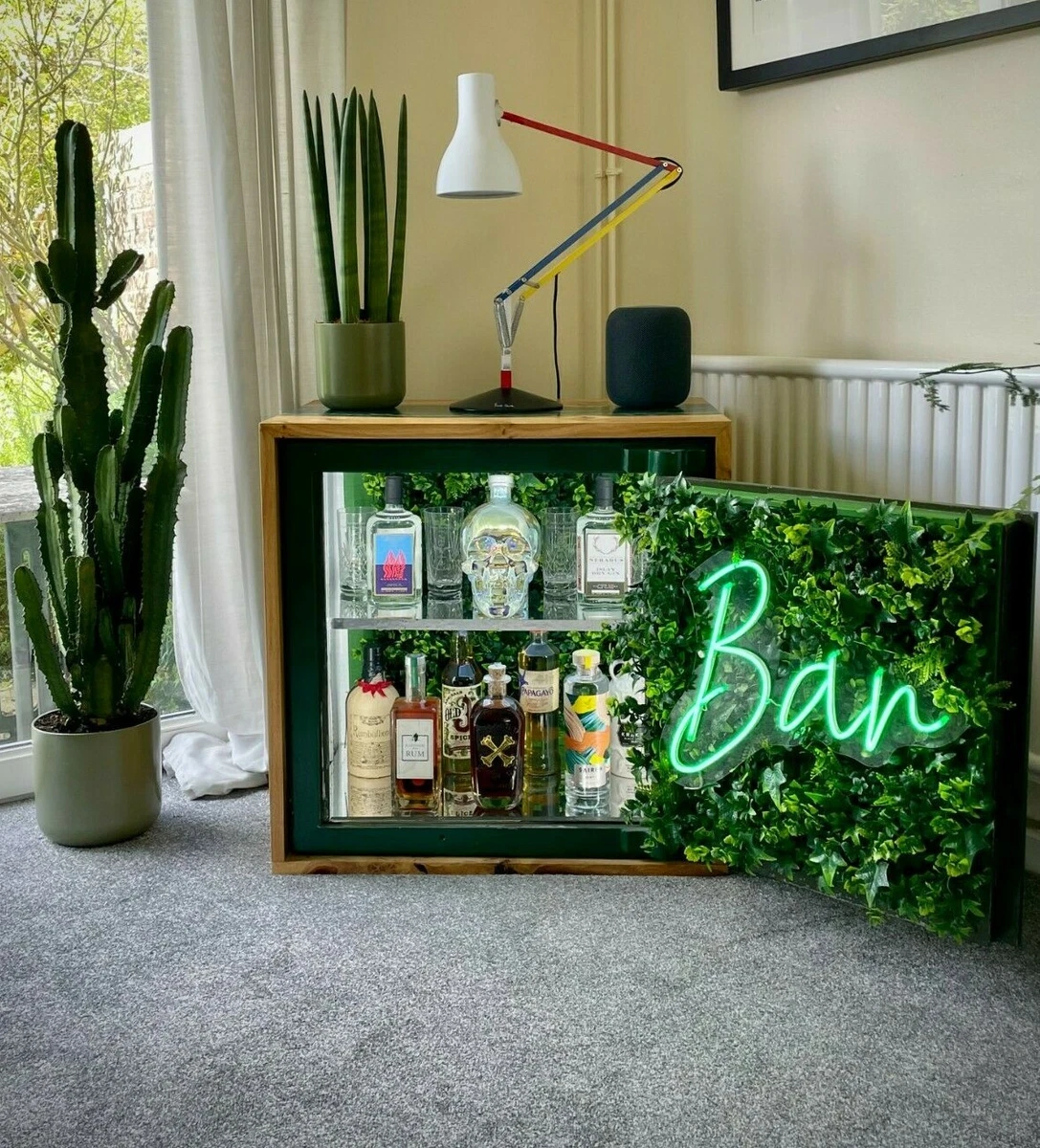 Neon sign 2024 green wall