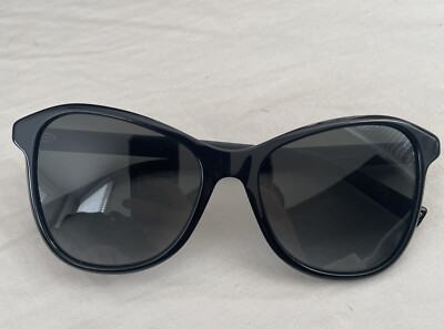 New Authentic Givenchy GV7198S Sunglasses – Black Acetate / Gold Hardware New Authentic GIVENCHY GV7198/S Cat Eye Sunglasses Black  main image 3