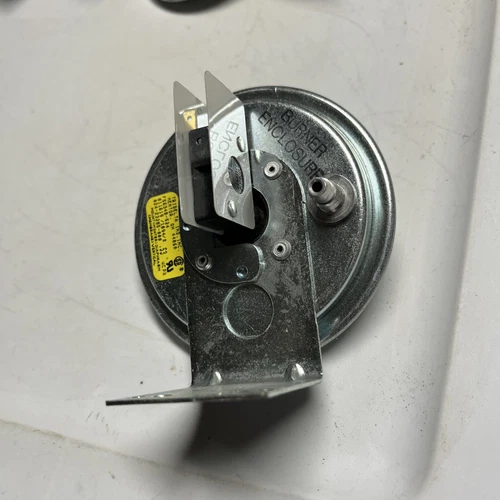 Carrier Pressure Switch FS6348-524.   024-23285-000