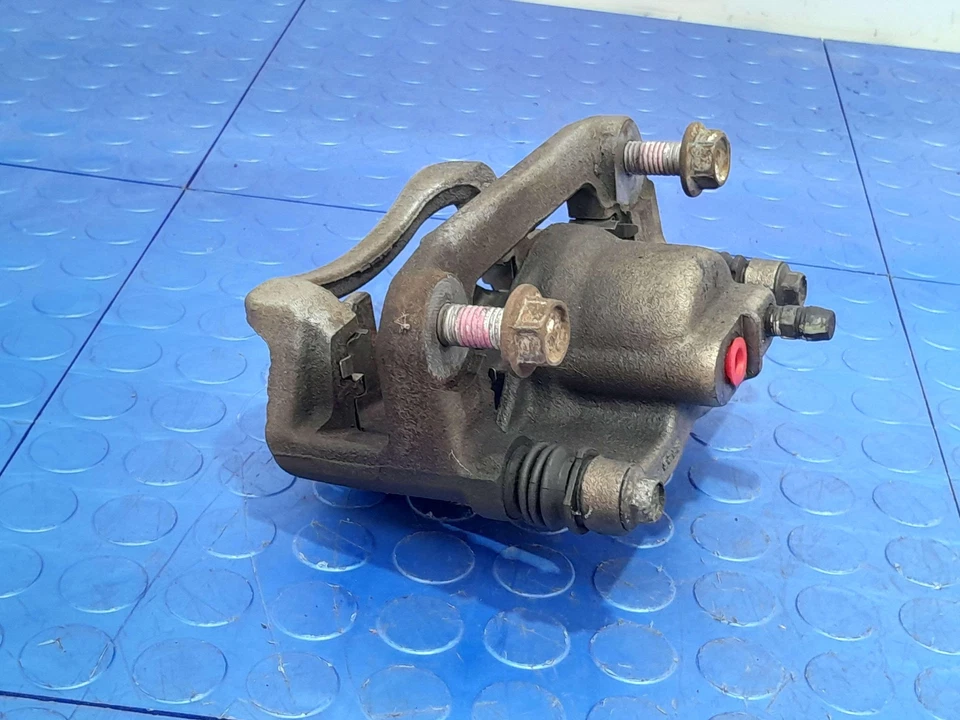 Pinça de freio traseira 15-22 GMC Canyon Chevy Colorado lado do passageiro destro fabricante de equipamento original - Imagem 2 de 4