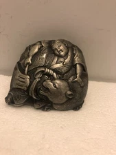 BERGAMOT BRASS WORKS 1974 BEAR HUNTER BELT BUCKLE -PEWTER COLOR