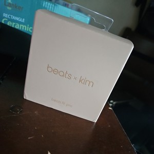 Beats FIT Pro Kim K | eBay