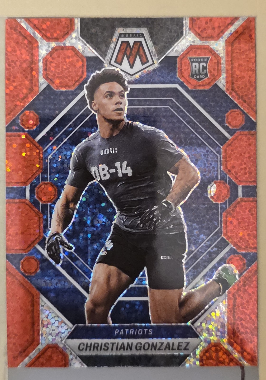 2023 Panini Mosaic Football Christian Gonzalez #300 (RC) Red Sparkle Prizm