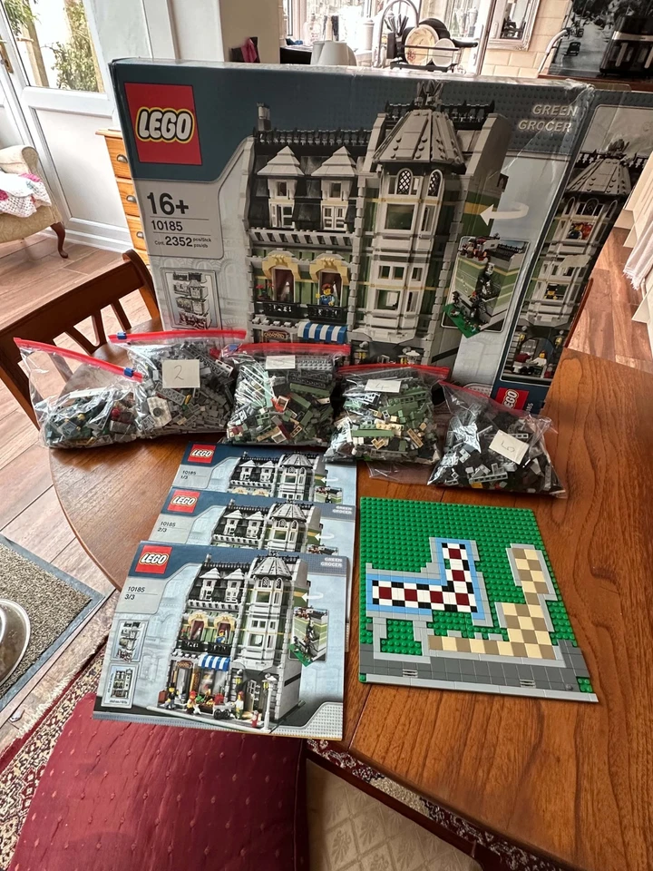 LEGO Modular Buildings 10185 Green Grocer, photo 3 of 4