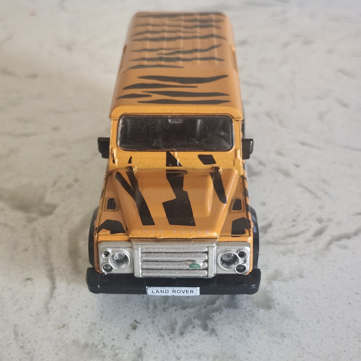 Tiger Safari Land Rover Defender Model Car 1/32 Diecast 5006 RMZ