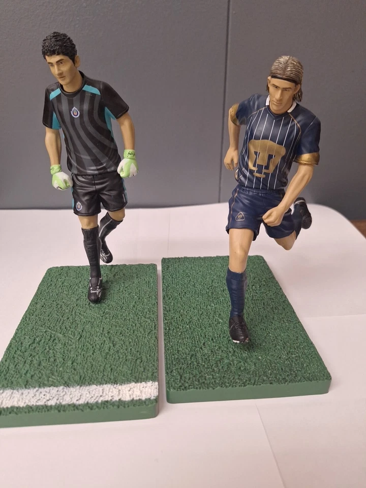 Figuras de Leandro Augusto y Luis Michelle Fut Masters Chivas Pumas 6 pulgadas Foto 2 de 3