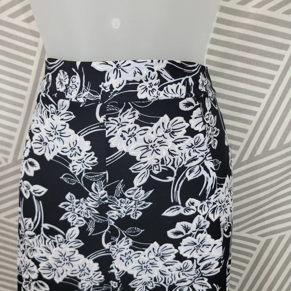 Falda Amana Larga Elástica Cintura Talla Mediana Acampanada Elastizada Romántica Floral Negra Foto 3 de 4