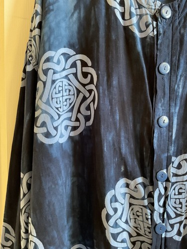Woman’s Batik Navy Long Sleeve Tunic Blouse XXL Celtic Symbols "Love to Kiss" - Bild 2 von 14