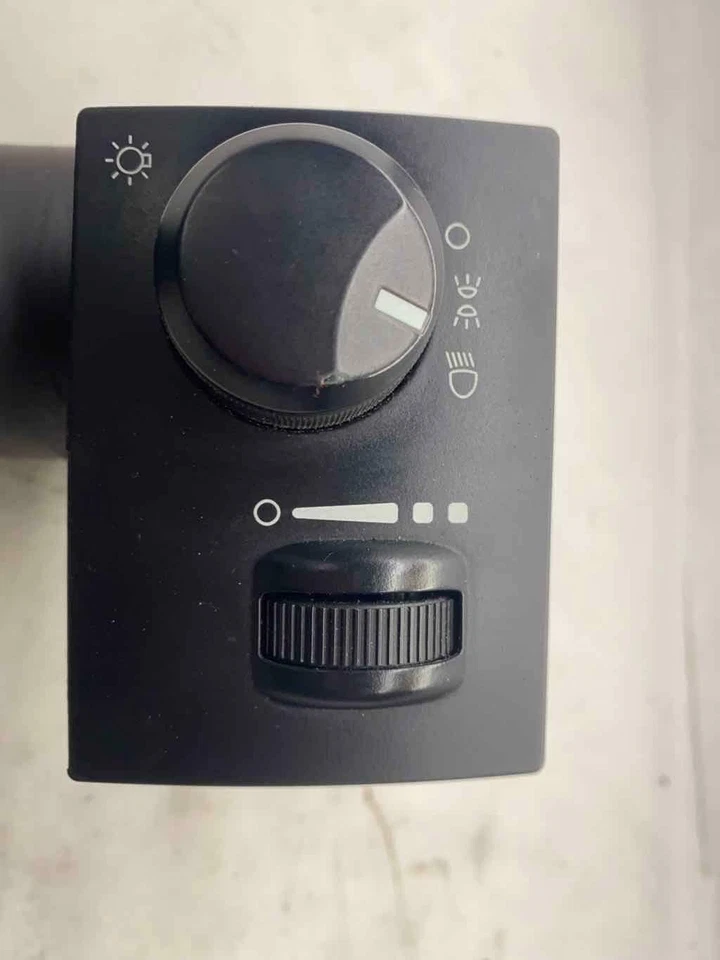 Interruptor manual del faro del tablero delantero Dodge Magnum 2005-2008 con faros antiniebla G Foto 2 de 4