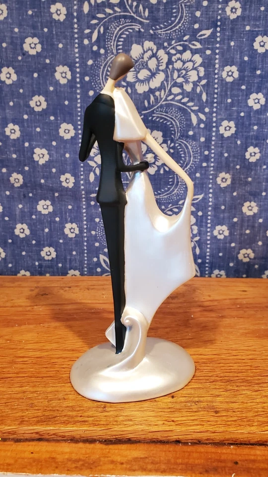 Lillian Rose NOVIA Y NOVIO RESINA BODA ADORNO DE PASTEL sosteniendo estatuilla de pareja Foto 4 de 4